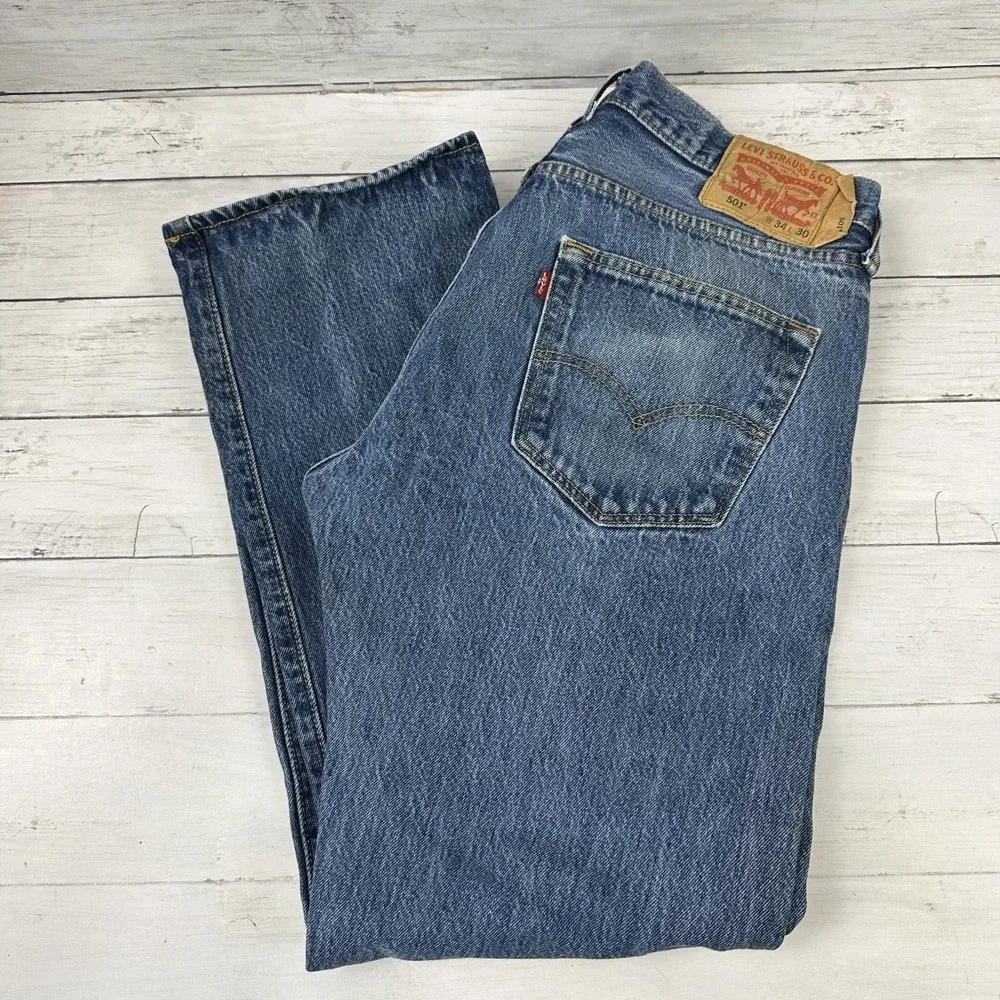 Levis 501 Denim Mens Jeans 34x30 blue Straight fit button fly (Measures 33X28.5)